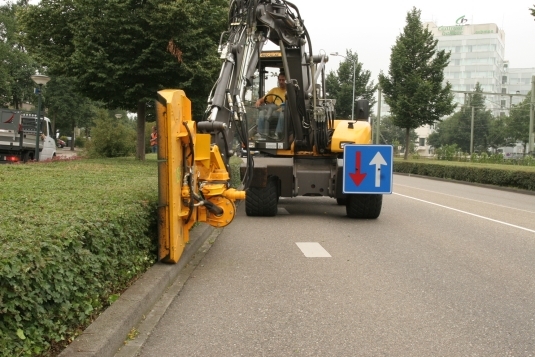 Combi laadschop/kraan met heggensnoeier of verzamelknipper